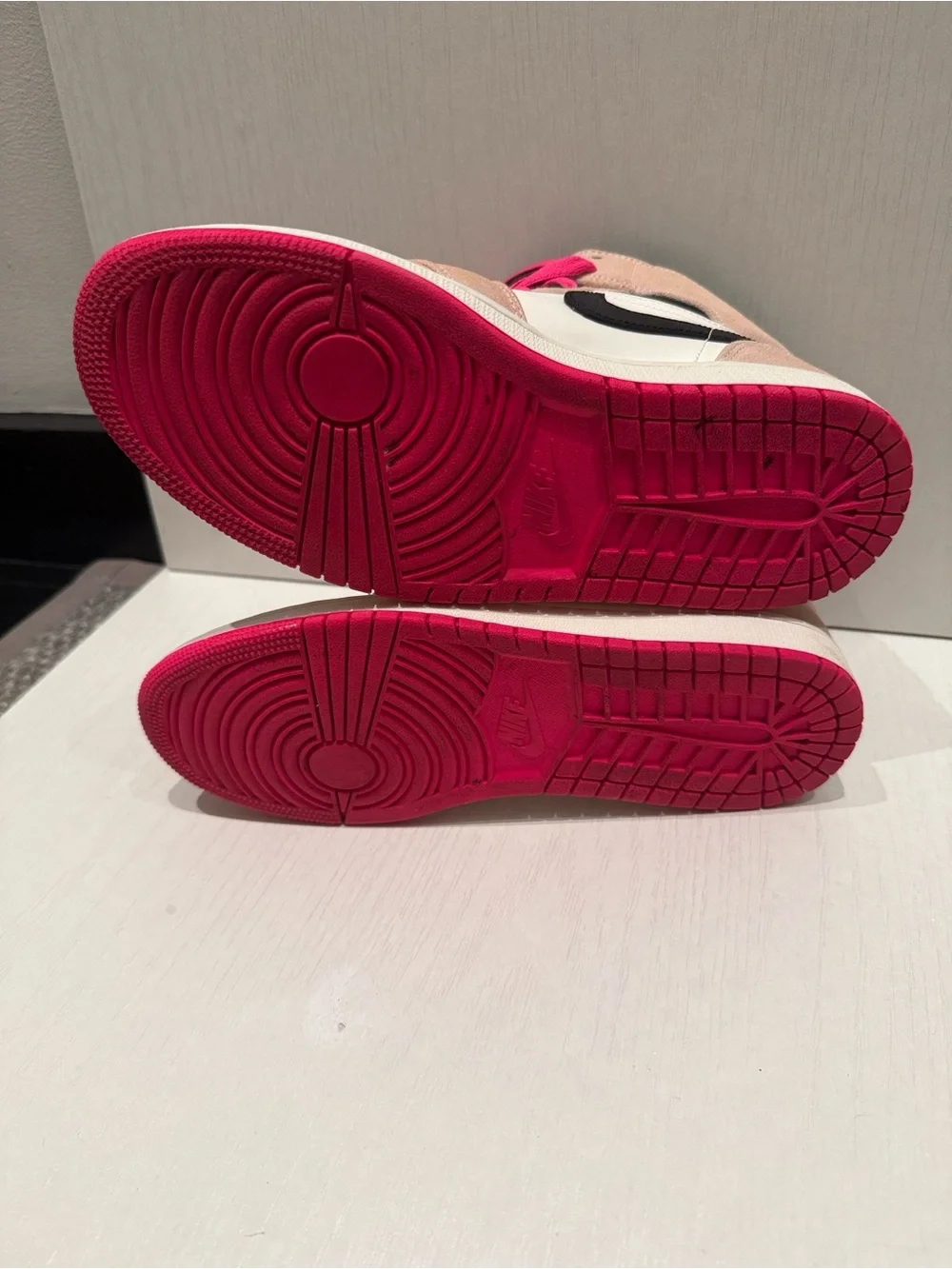 Jordan Air Jordan 1 Mid SE Crimson Tint/Hyper Pink